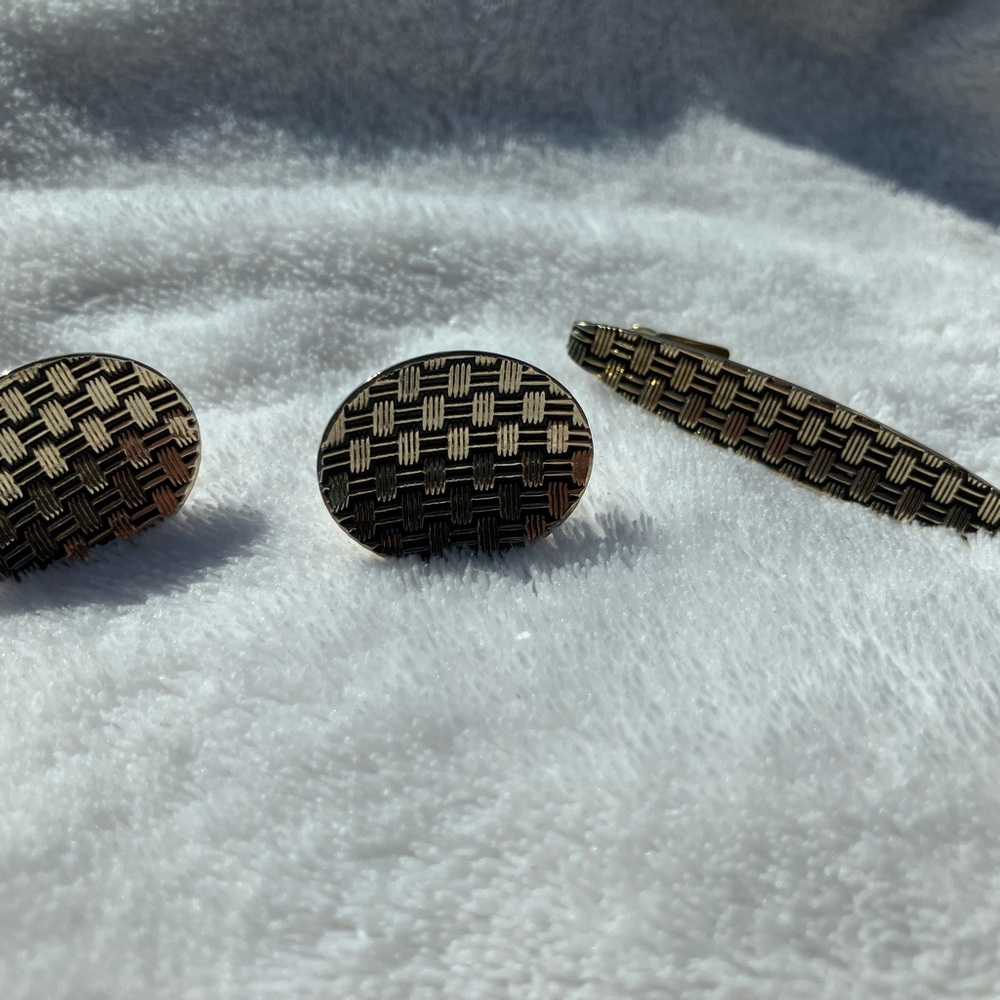 Vintage Foster Men's Black and Gold Woven Pattern Cufflink and Tie Clip Set - Picture 2 of 15